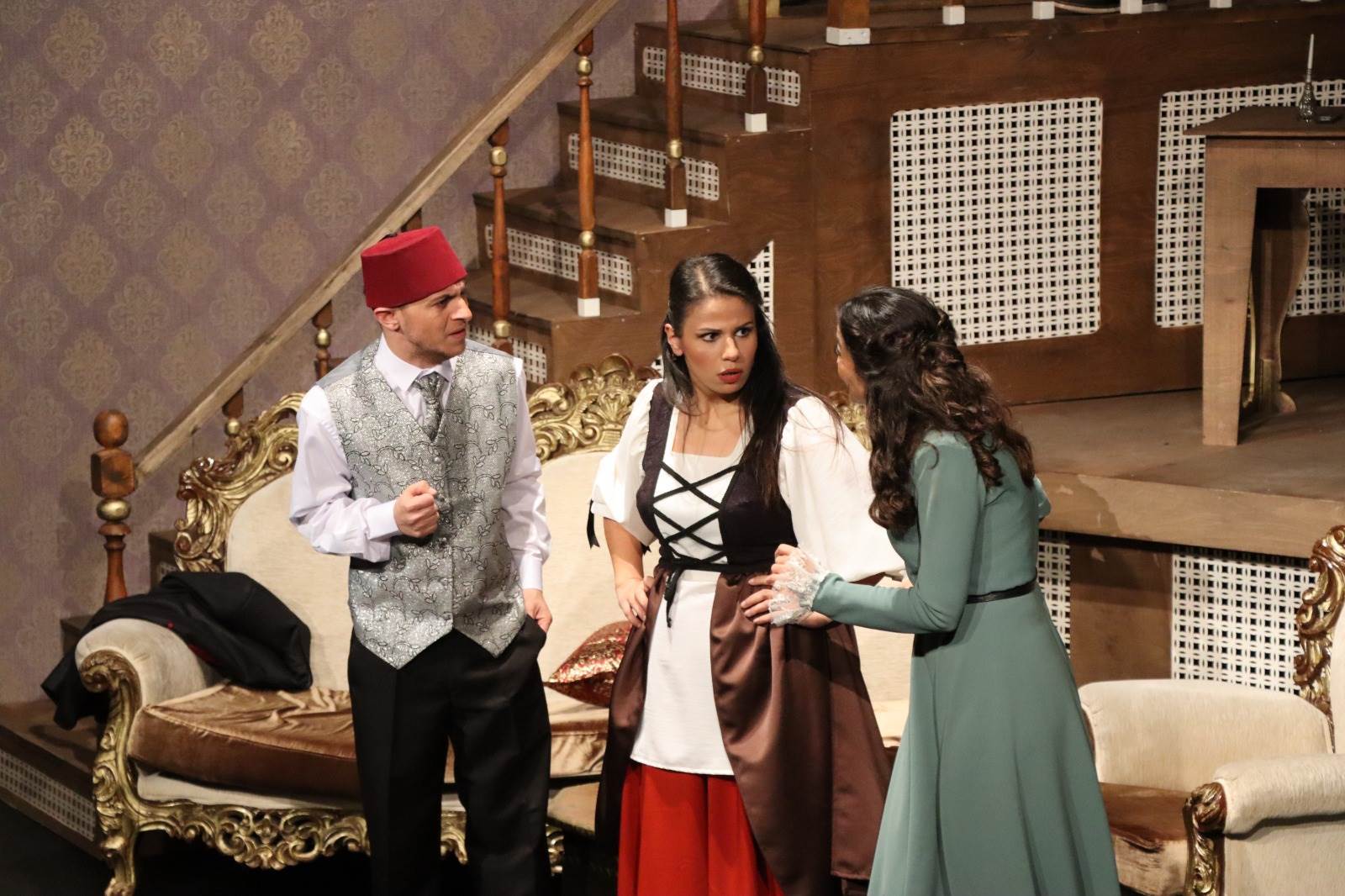 59 YILDIR PERDESİNİ KAPATMAYAN TİYATRO KARADENİZ TURUNDA